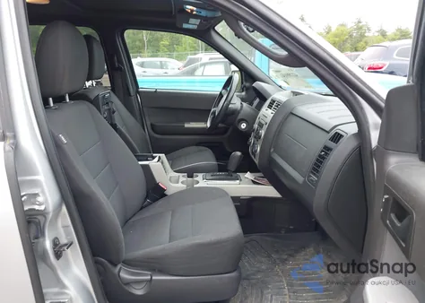 2011 Ford Escape Xlt z USA, uszkodzony, nr VIN 1FMCU9D72BKA46722